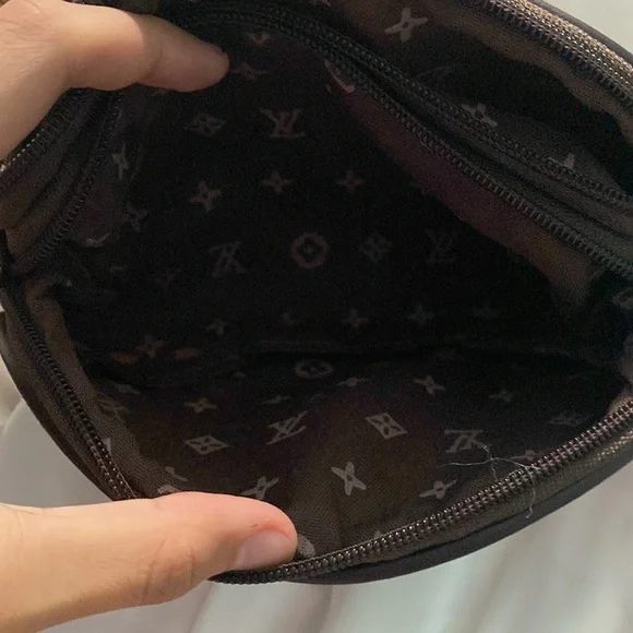 Genuine LV side bag - Picture 2 of 2